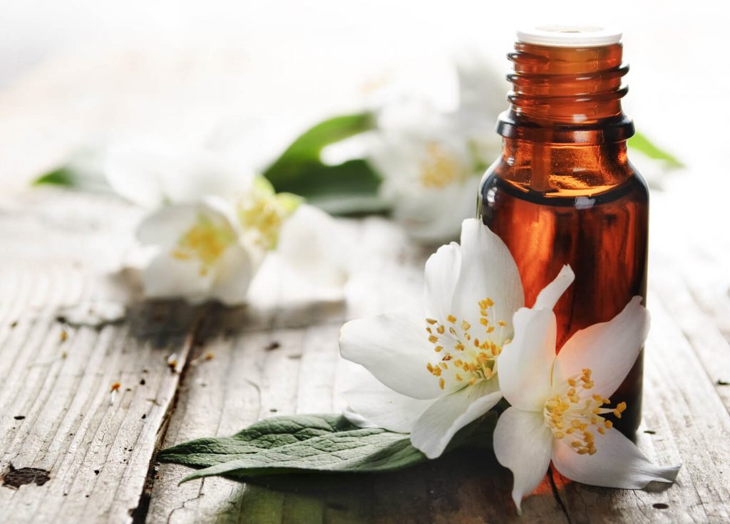 Jasmine essential oil for romance