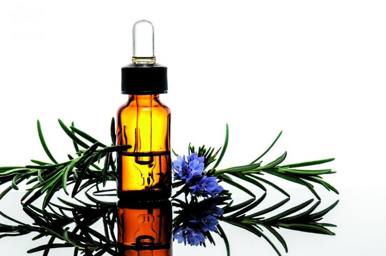 13 Best Essential Oils for Itchy Skin Recipes & Application Tips (Updated 2017)